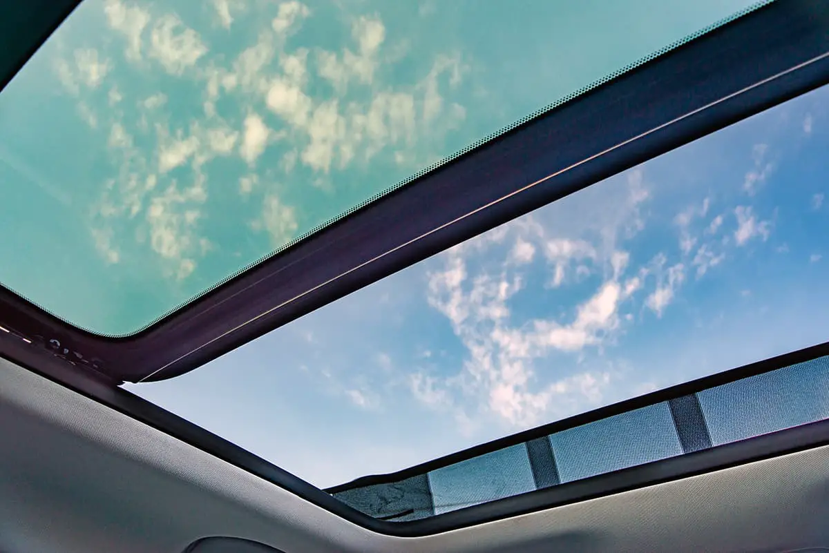 Pros and Cons of a Sunroof and Moonroof