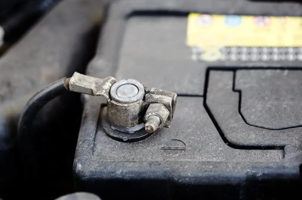 Loose Car Battery Connection – Symptoms & Fixes - Upgraded Vehicle