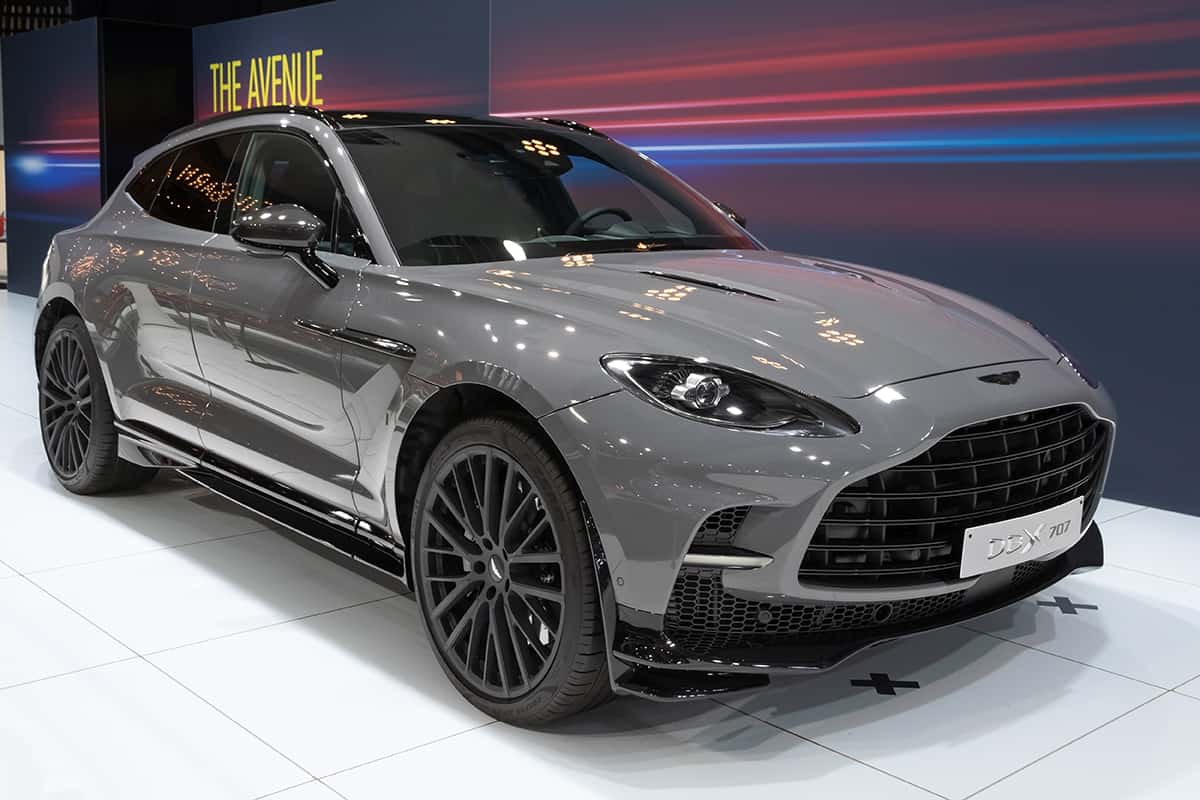 Aston Martin DBX707